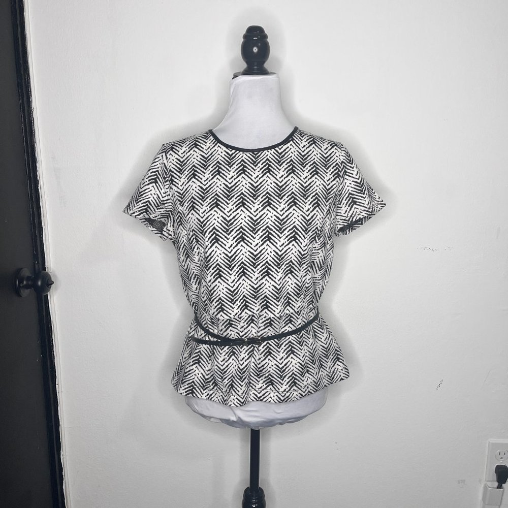 Liz Cliaborne Career Zebra Like Pattern Short Sleeve Top Size M - Picture 2 of 8